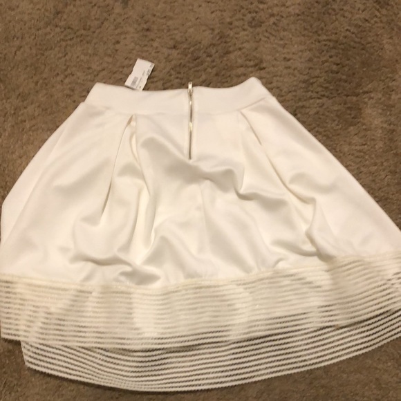 Women’s Sage skirt size medium - Picture 2 of 3